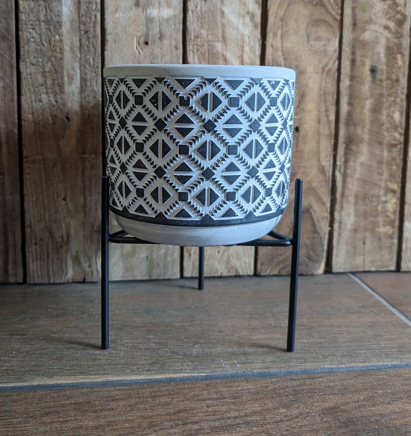 Patterned Pot with Stand